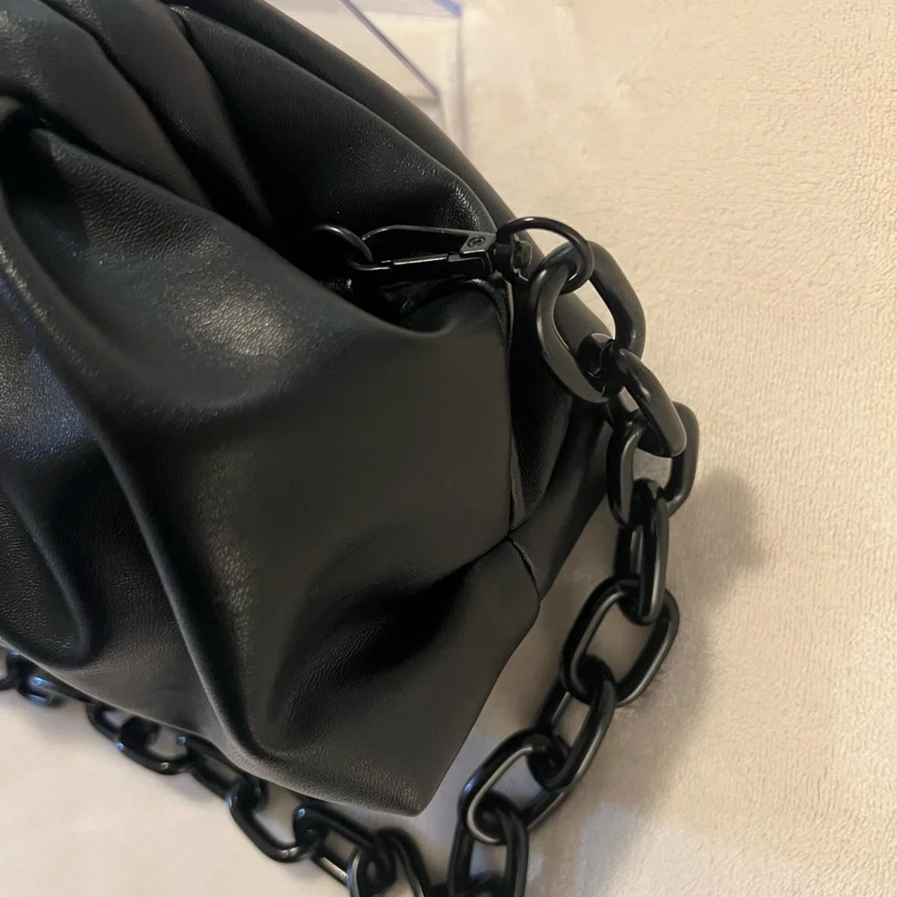 🩷 BADGLEY MISCHKA Black Frame Logo Crossbody Bag $149🩷